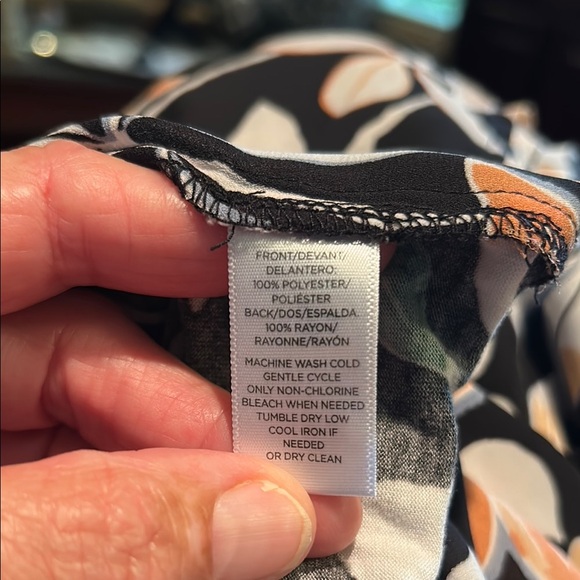 Loft Black and Coral Floral Sleeveless Top Size Small - Picture 9 of 9